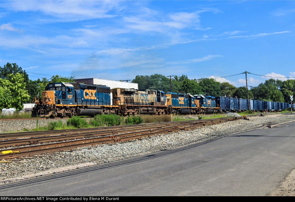 CSX 8137 on M-434